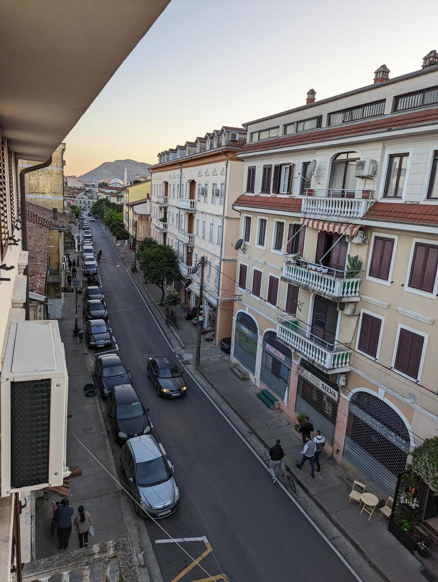 Tias Hostel Shkoder Exterior photo