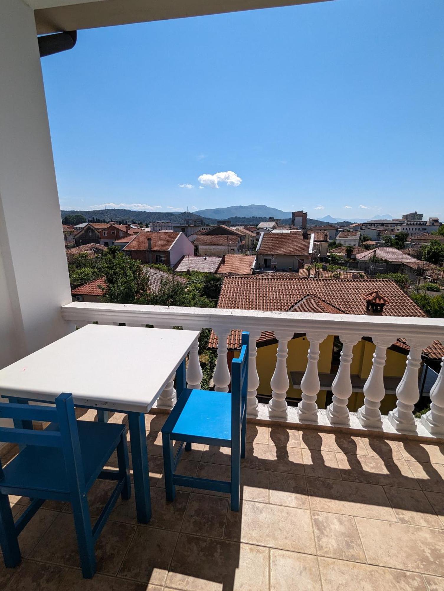 Tias Hostel Shkoder Exterior photo