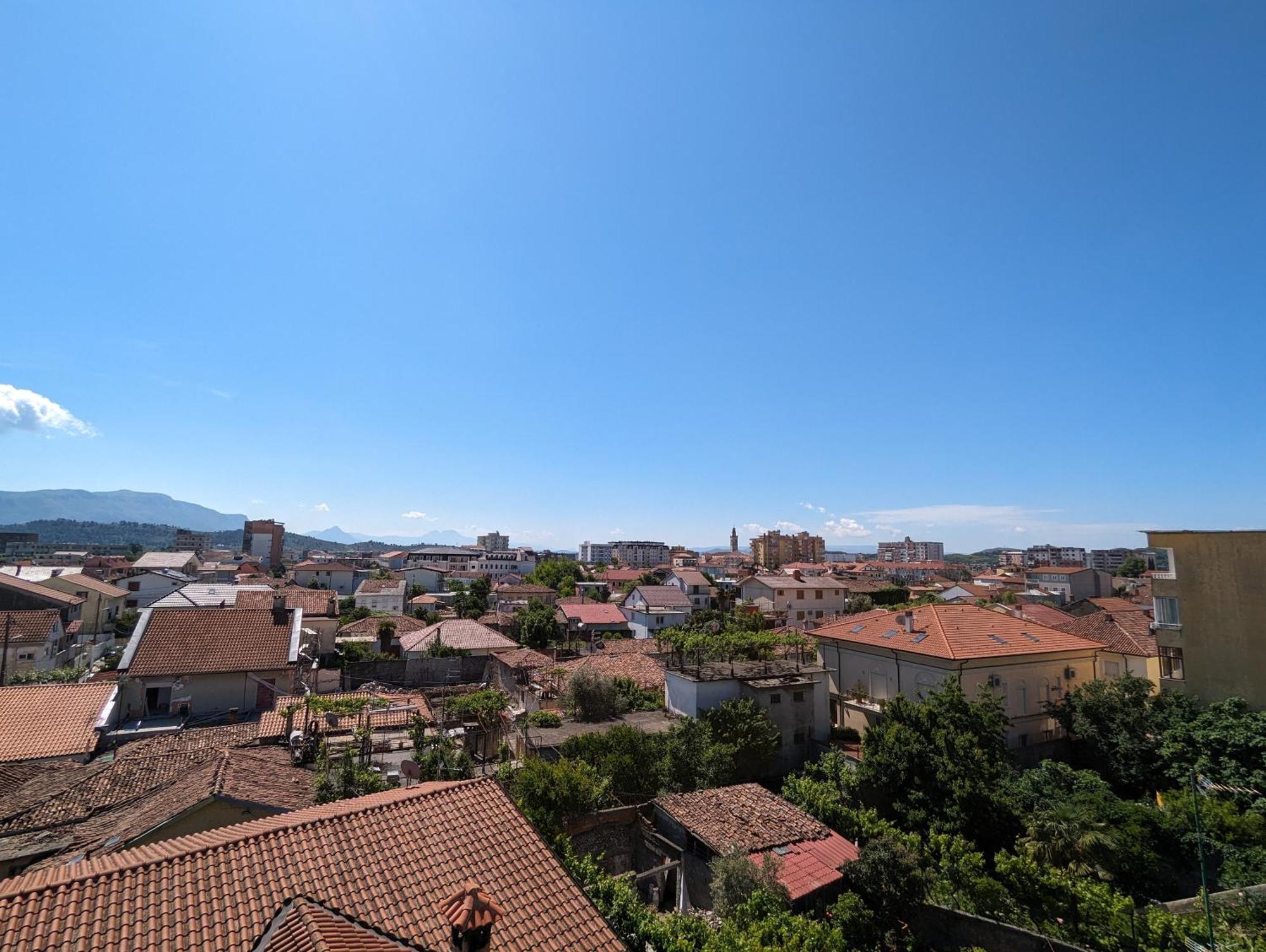 Tias Hostel Shkoder Exterior photo