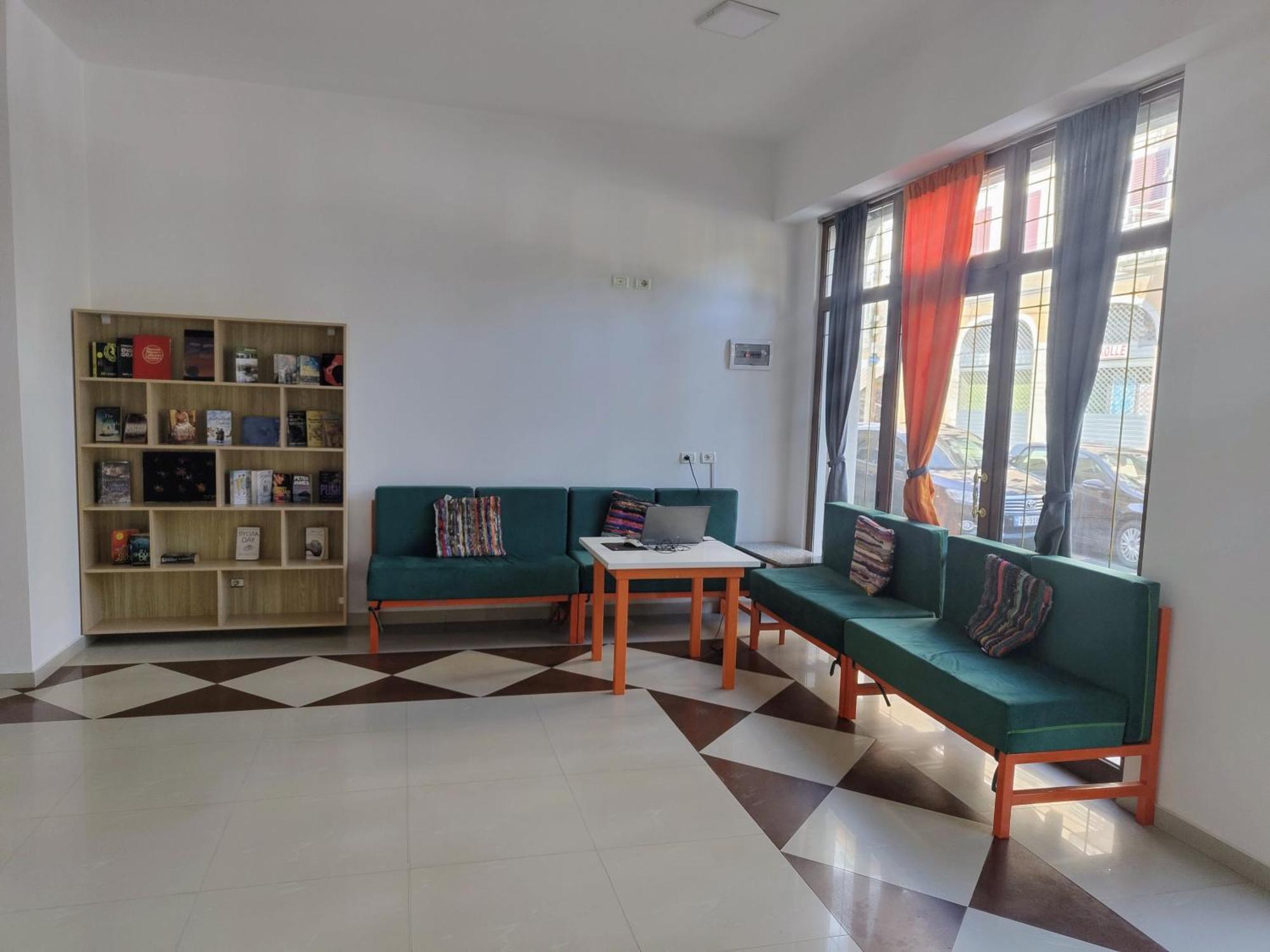 Tias Hostel Shkoder Exterior photo